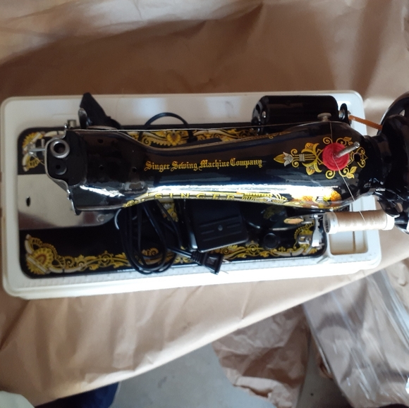 Singer Sewing Machine - Picture 3 of 4